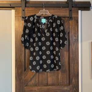 Escapada Black & White Love Knot Print Tunic Blouse Women's Size Medium